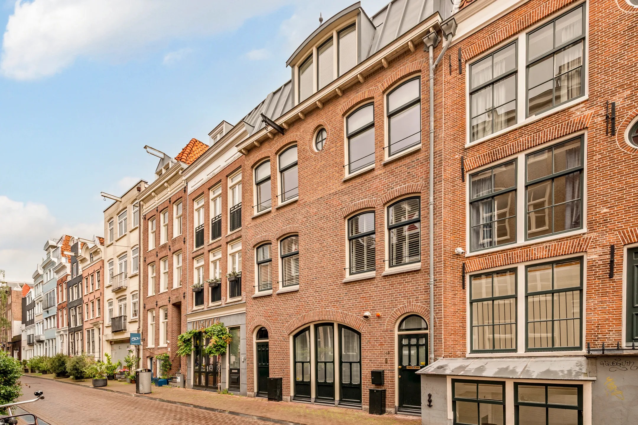 Geschakelde woning Lange Leidsedwarsstraat 149 in Amsterdam
