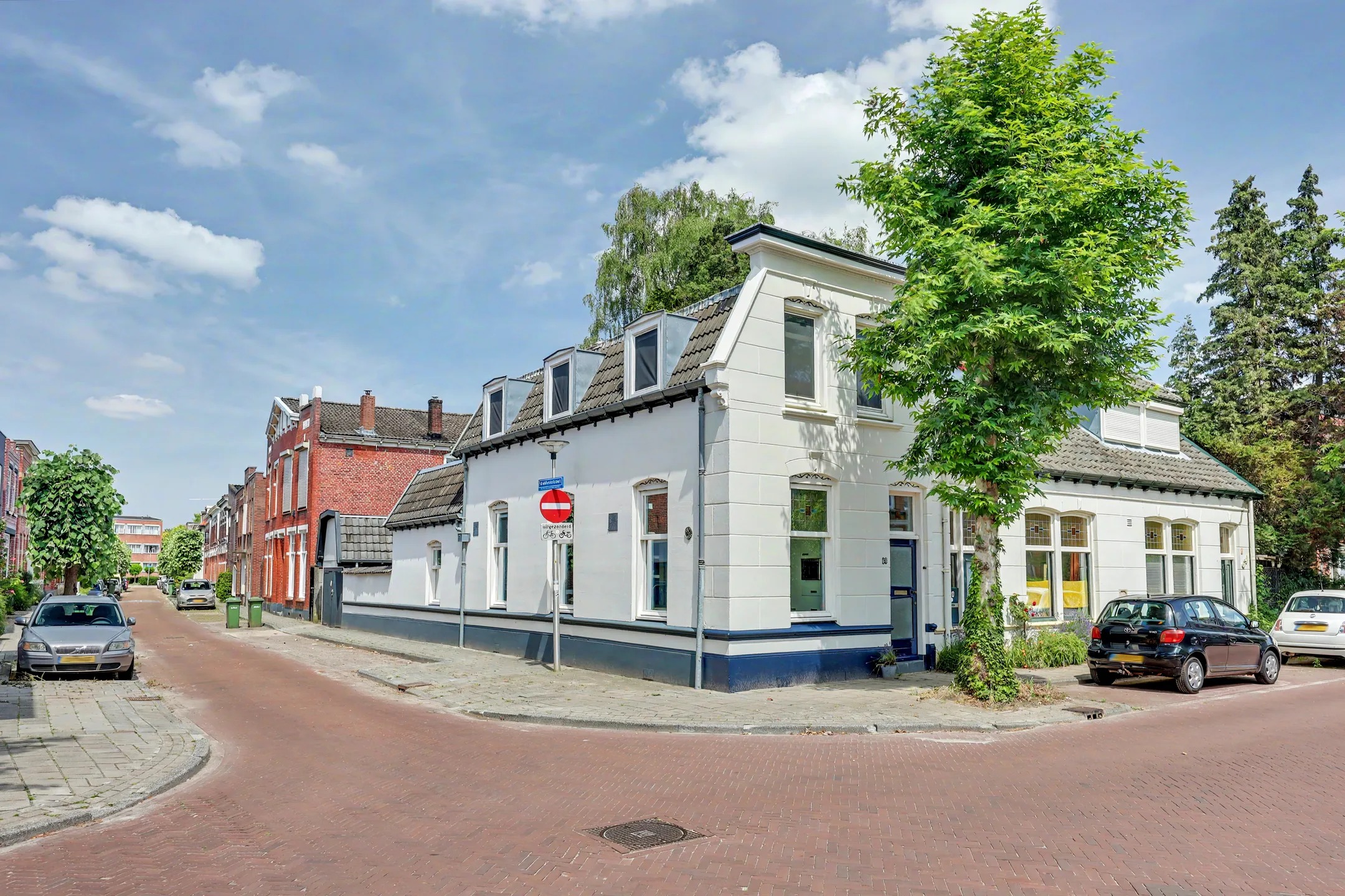 Hoekwoning Blekerstraat 68 in Enschede