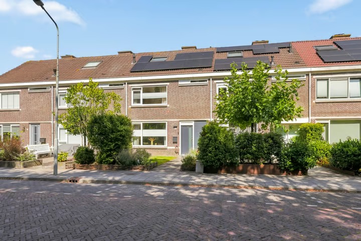 Tussenwoning Jean Monnetstraat 252 in Heemskerk