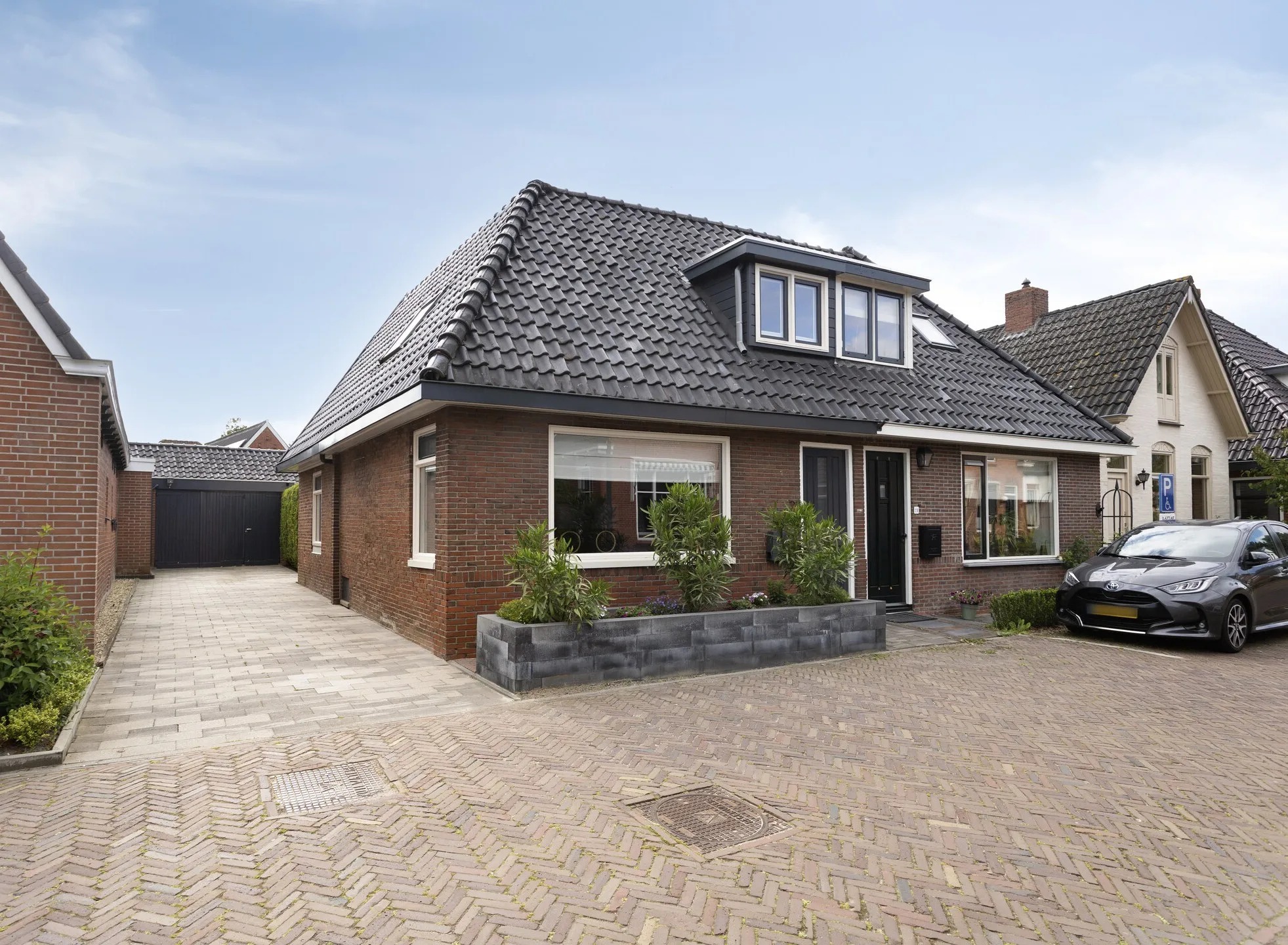 2-onder-1-kapwoning Molenstraat 23 in Zuidhorn