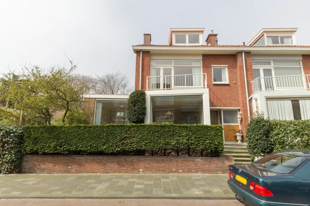 Hoekwoning Van Dorpstraat 21 in Den Haag