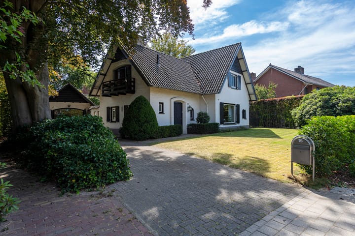 Eengezinswoning, vrijstaande woning Burgemeester Panislaan 15 in Berkel-Enschot
