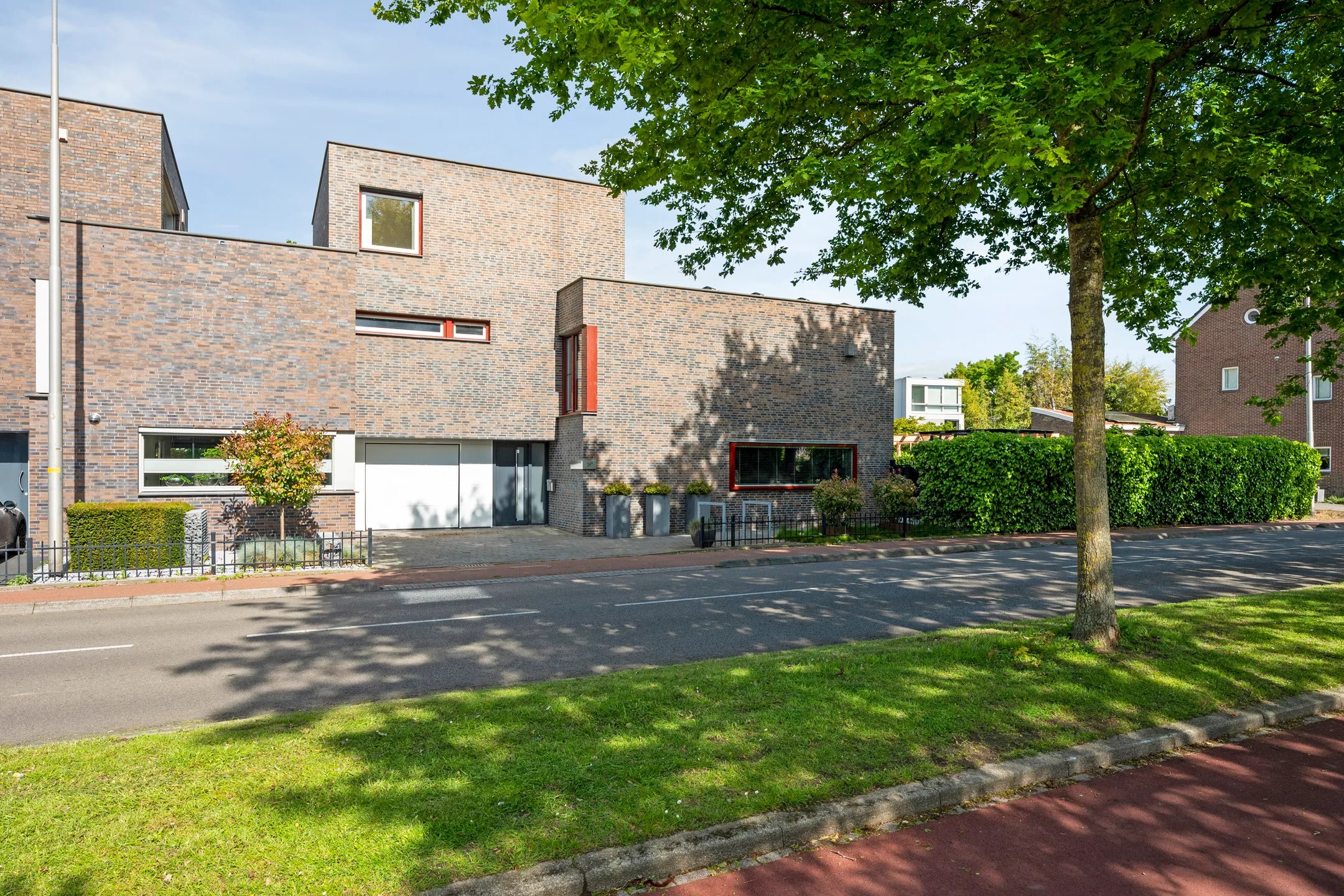 Hoekwoning Rijksweg 31 E in Maastricht