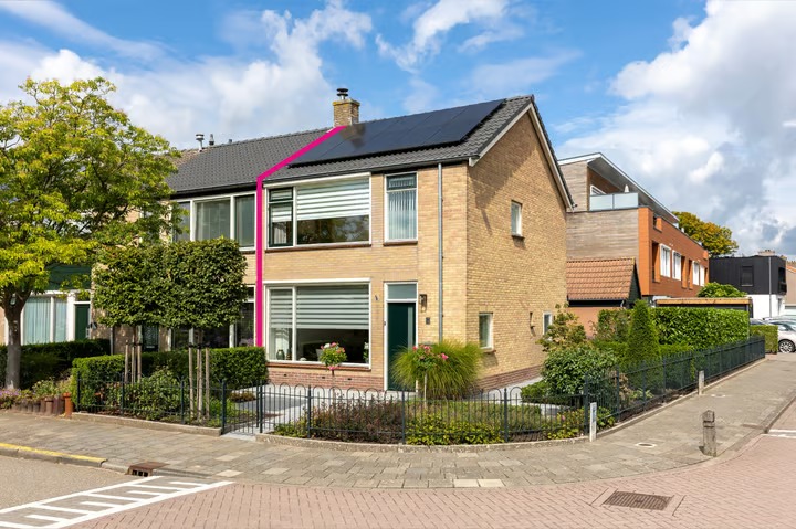 Hoekwoning Theo Kleverstraat 2 in Benschop