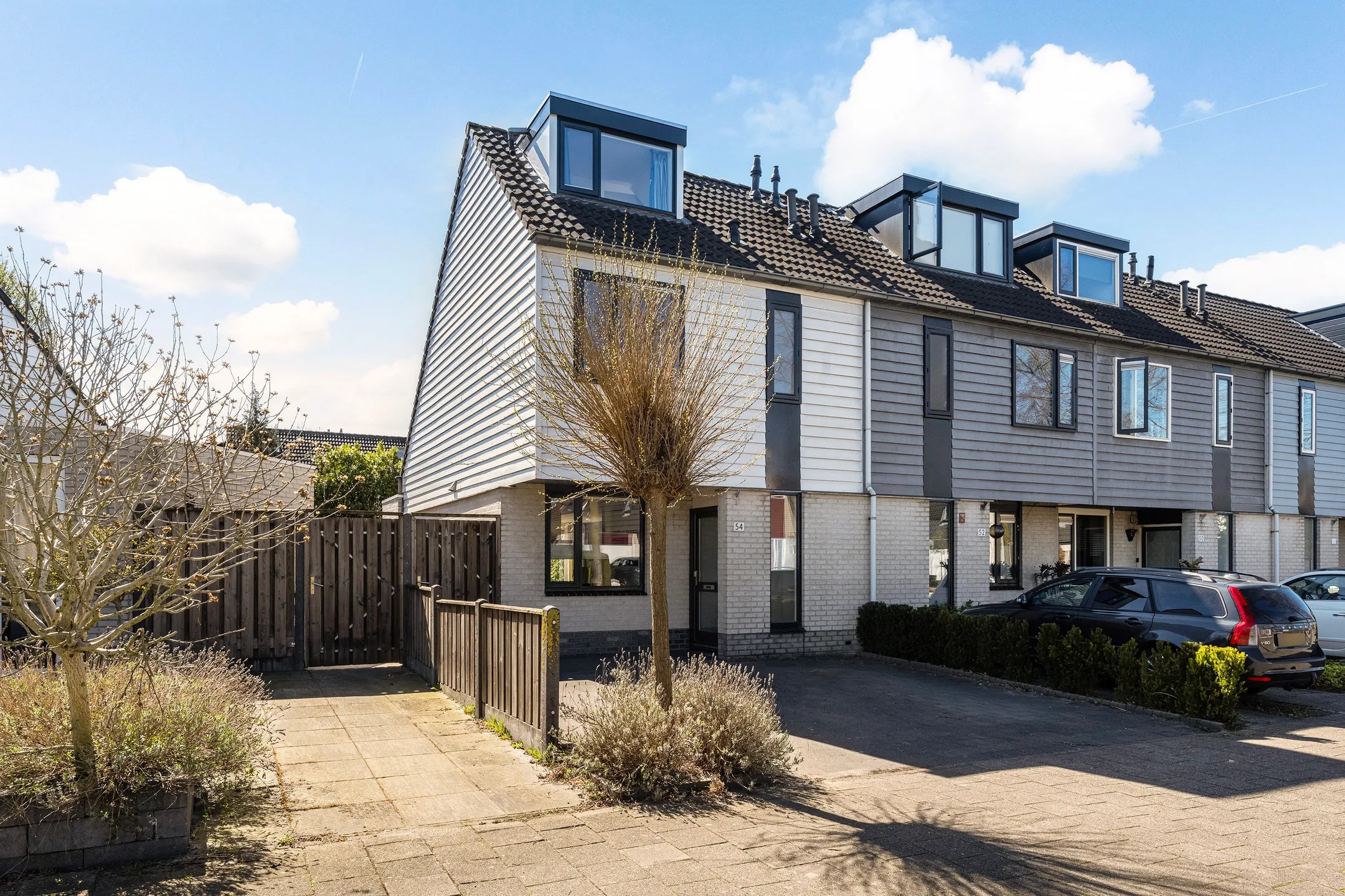 Hoekwoning Pilotenlaan 54 in Zwolle