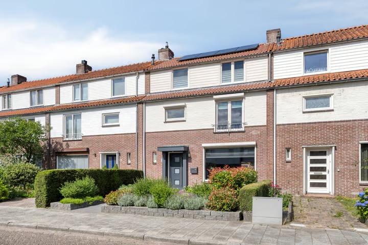Tussenwoning Mr. T.J. Verschuurstraat 70 in Best