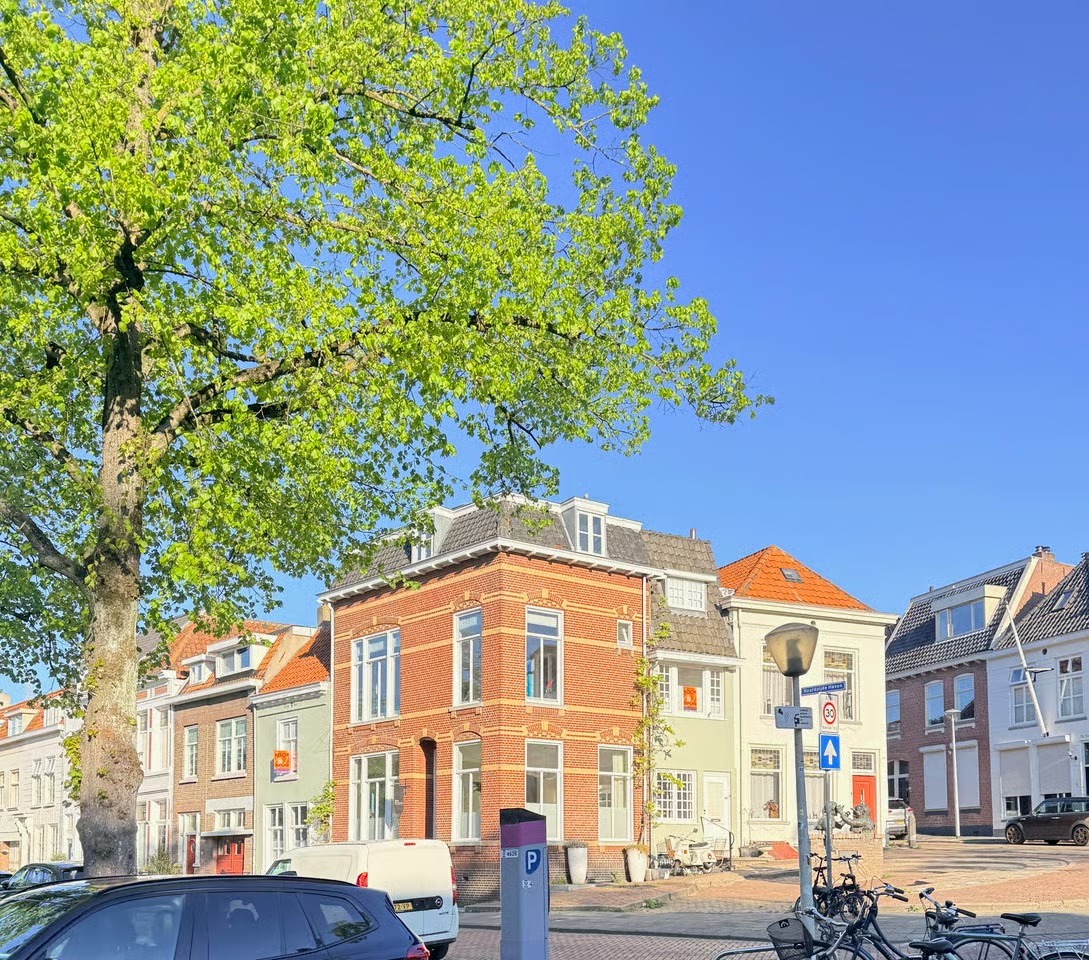 Tussenwoning (split-level woning) Noordzijde Haven 8 in Bergen op Zoom