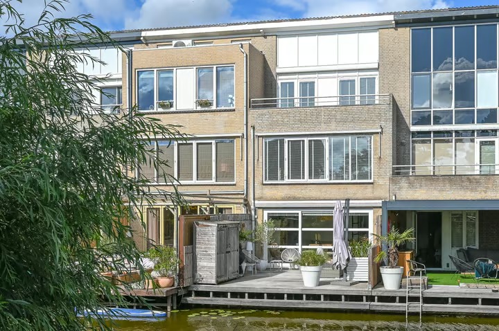 Tussenwoning Johanna Westerdijkstraat 28 in Velserbroek
