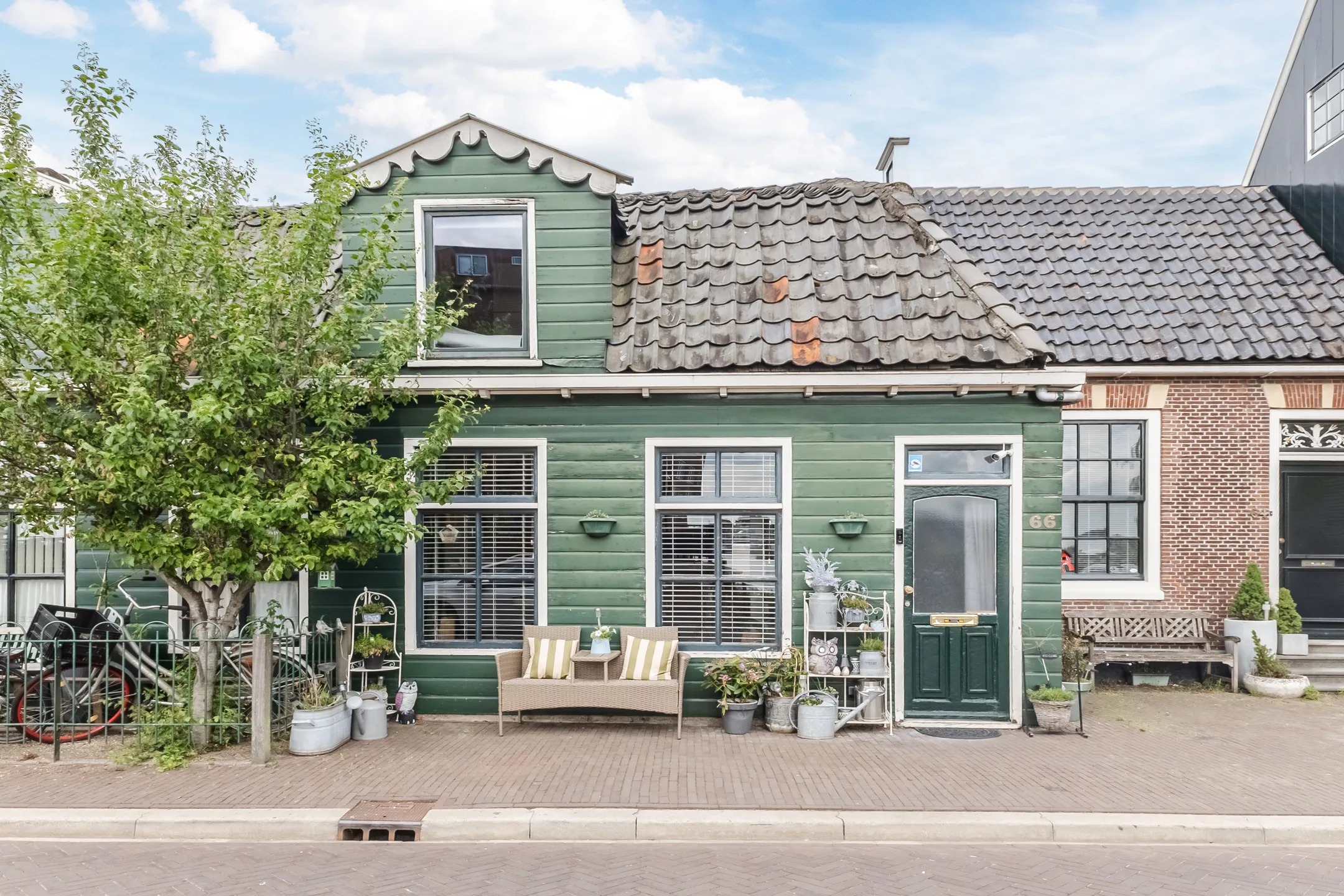 Hoekwoning Hogendijk 66 in Zaandam