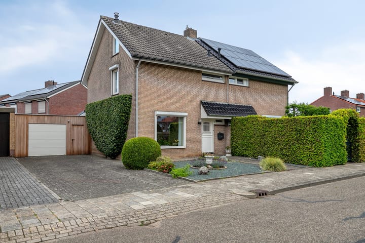 Eengezinswoning, 2-onder-1-kapwoning Mgr. Koningsstraat 7 in Posterholt