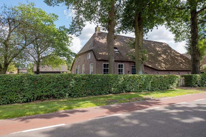 Vrijstaande woning (bedrijfs- of dienstwoning) Hoofdstraat 17 in Zwiggelte