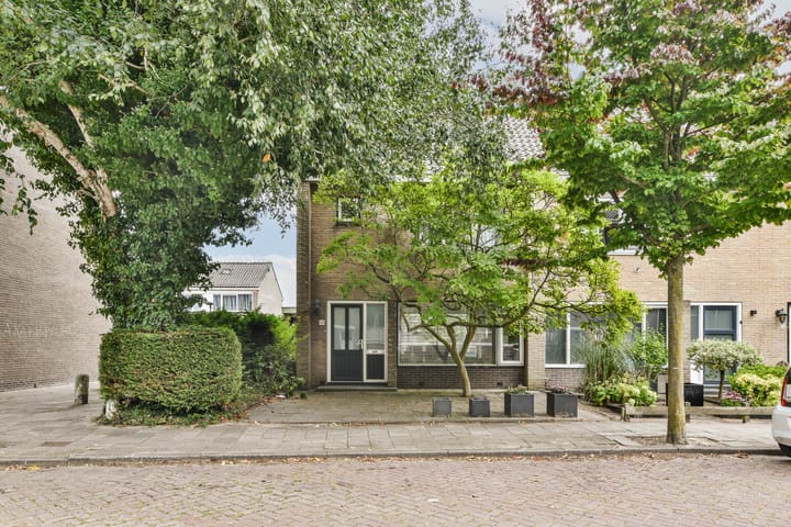 Eengezinswoning, hoekwoning van den Woudestraat 28 in Warmond
