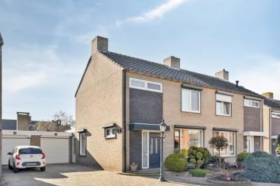 Geschakelde 2-onder-1-kapwoning Prins Bernhardstraat 14 in Kelpen-Oler