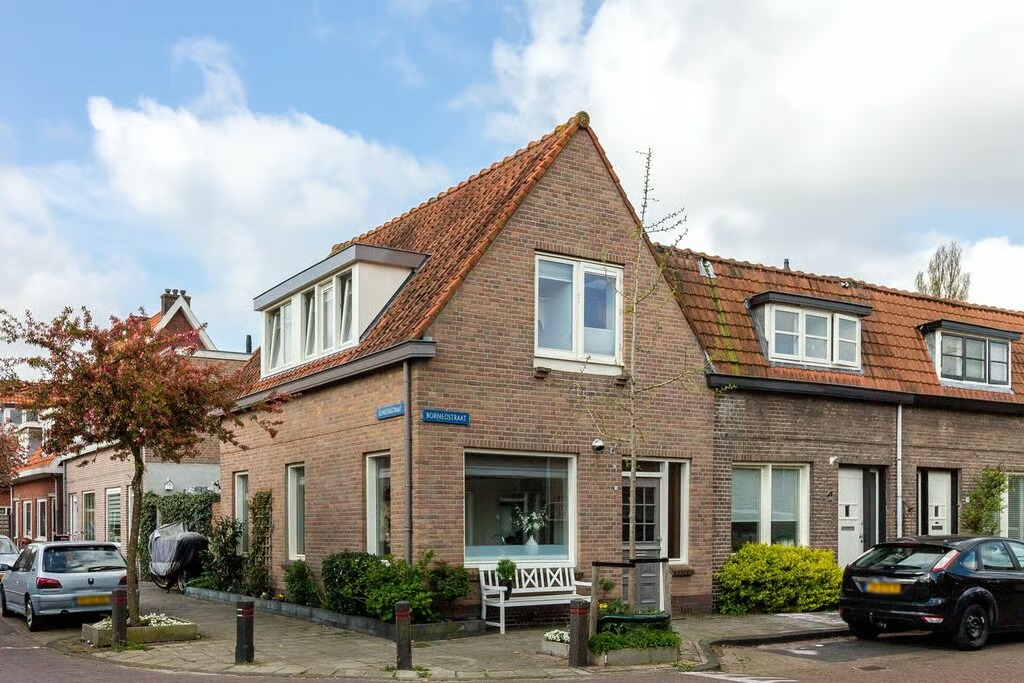 Hoekwoning Borneostraat 28 in Heemstede