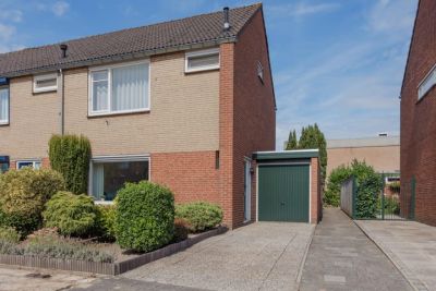 Hoekwoning Burg van Kempenstraat 38 in Grubbenvorst