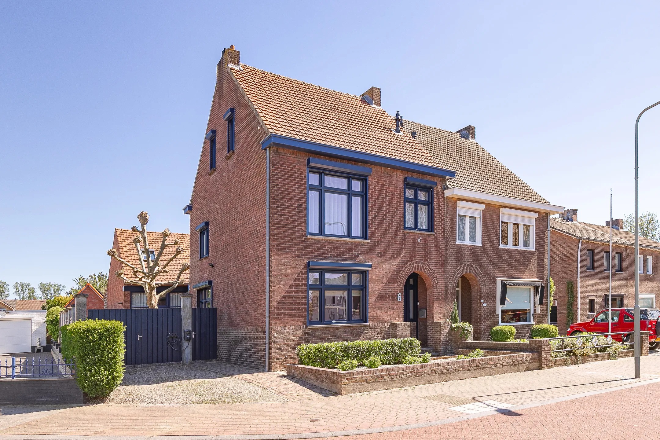 2-onder-1-kapwoning Ireneplein 6 in Urmond