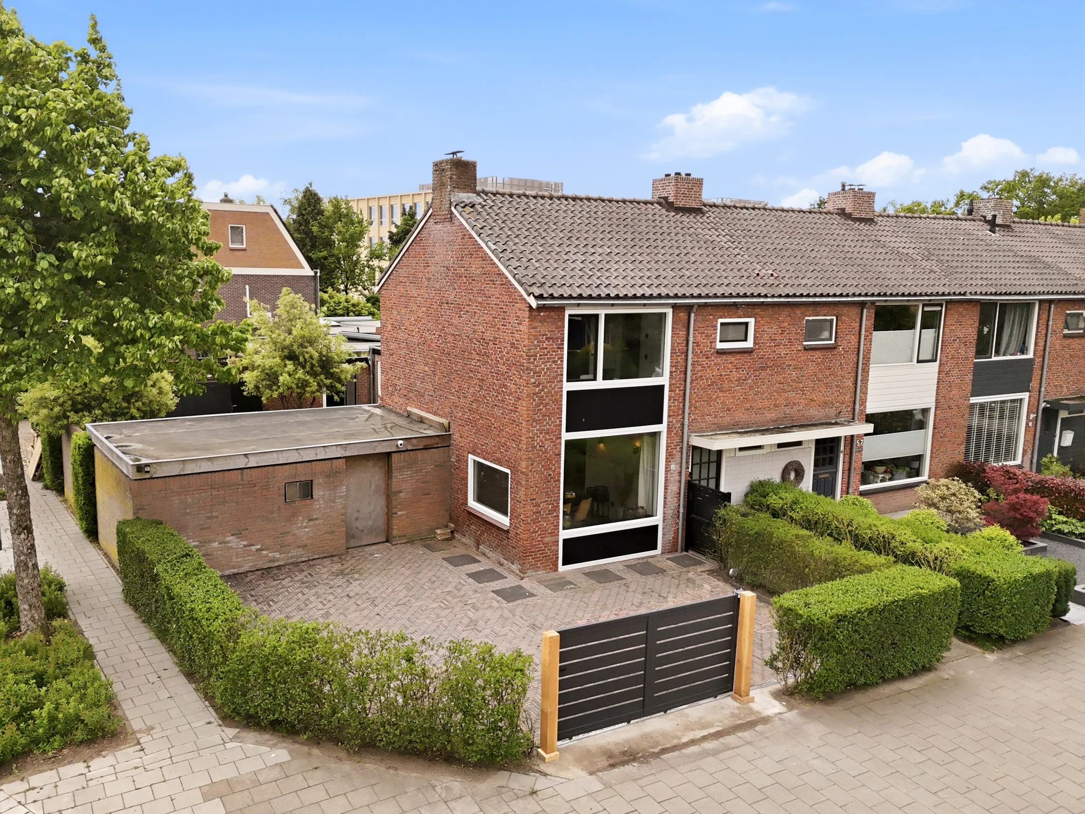Hoekwoning Jan Th. Tooroplaan 155 in Ede