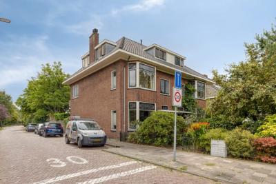 Herenhuis, halfvrijstaande woning Oranje Nassaulaan 25 in Warmond