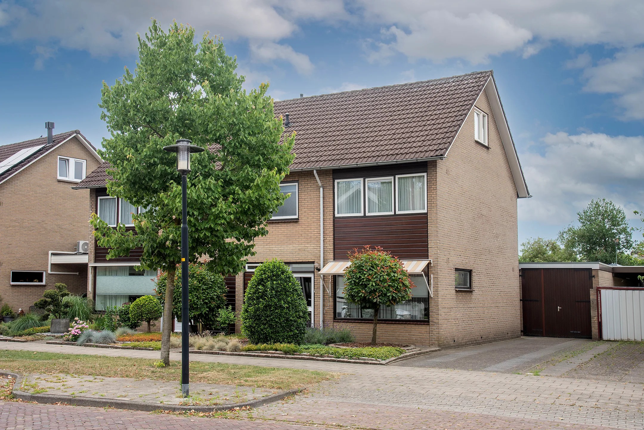2-onder-1-kapwoning Loweg 4 in Hengelo