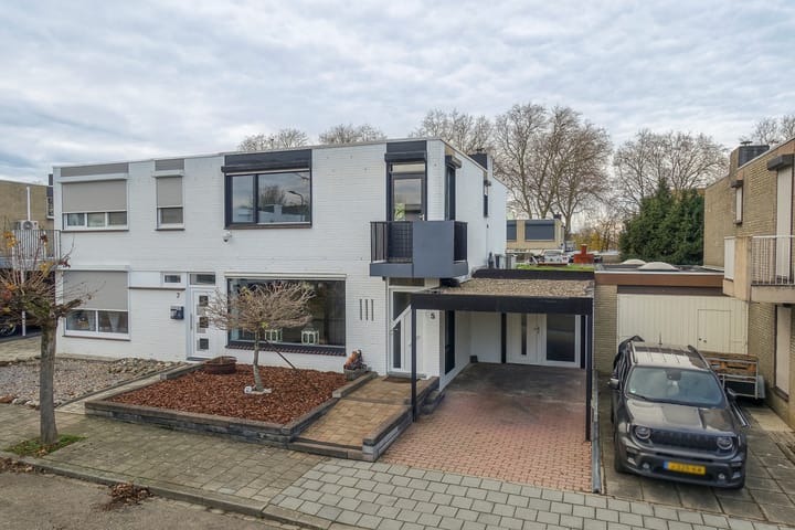 Geschakelde 2-onder-1-kapwoning Spechtstraat 5 in Sittard