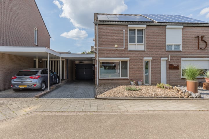 2-onder-1-kapwoning Kaarsenmakerstraat 13 in Munstergeleen