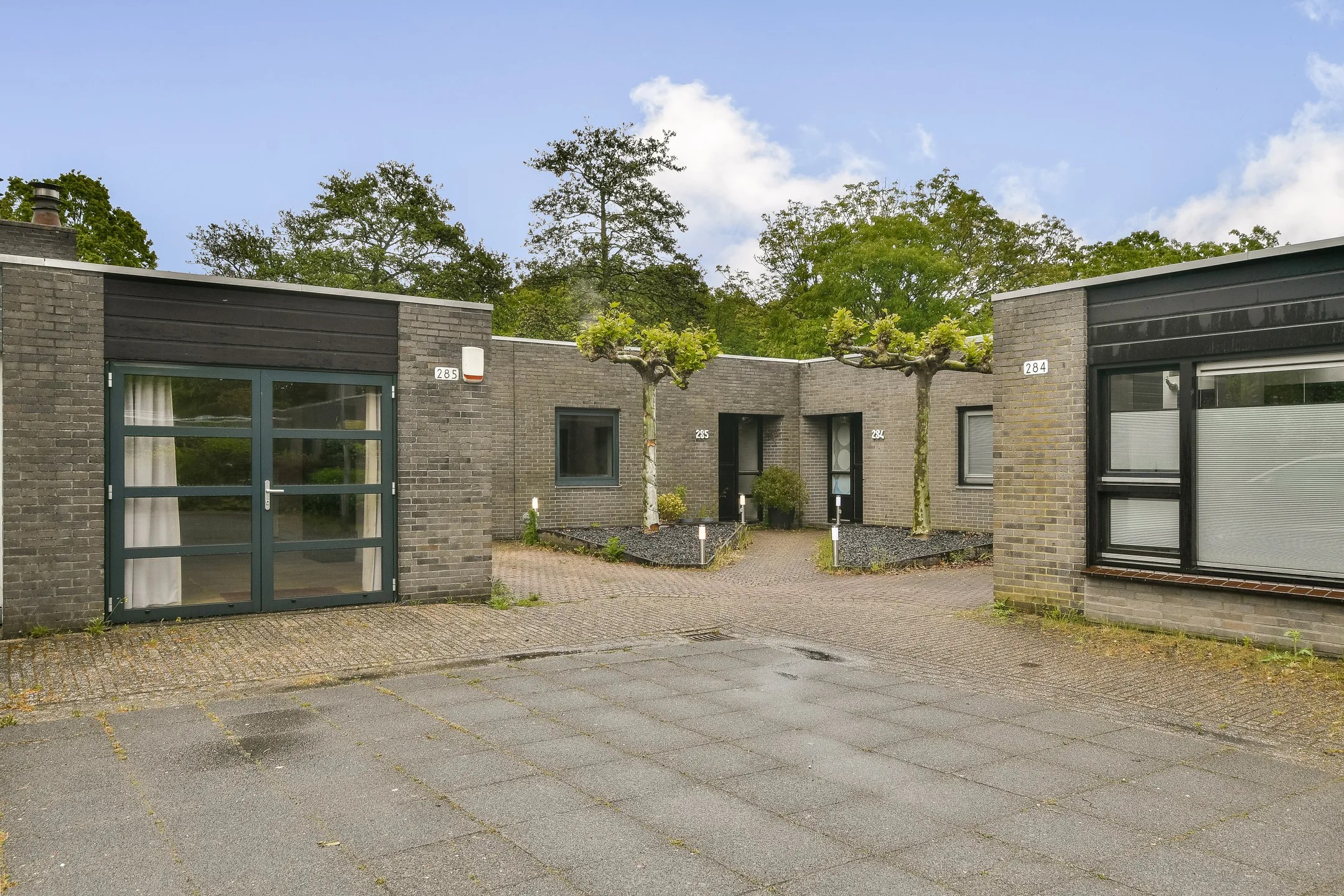 Geschakelde woning (drive-in woning) Geerdinkhof 285 in Amsterdam
