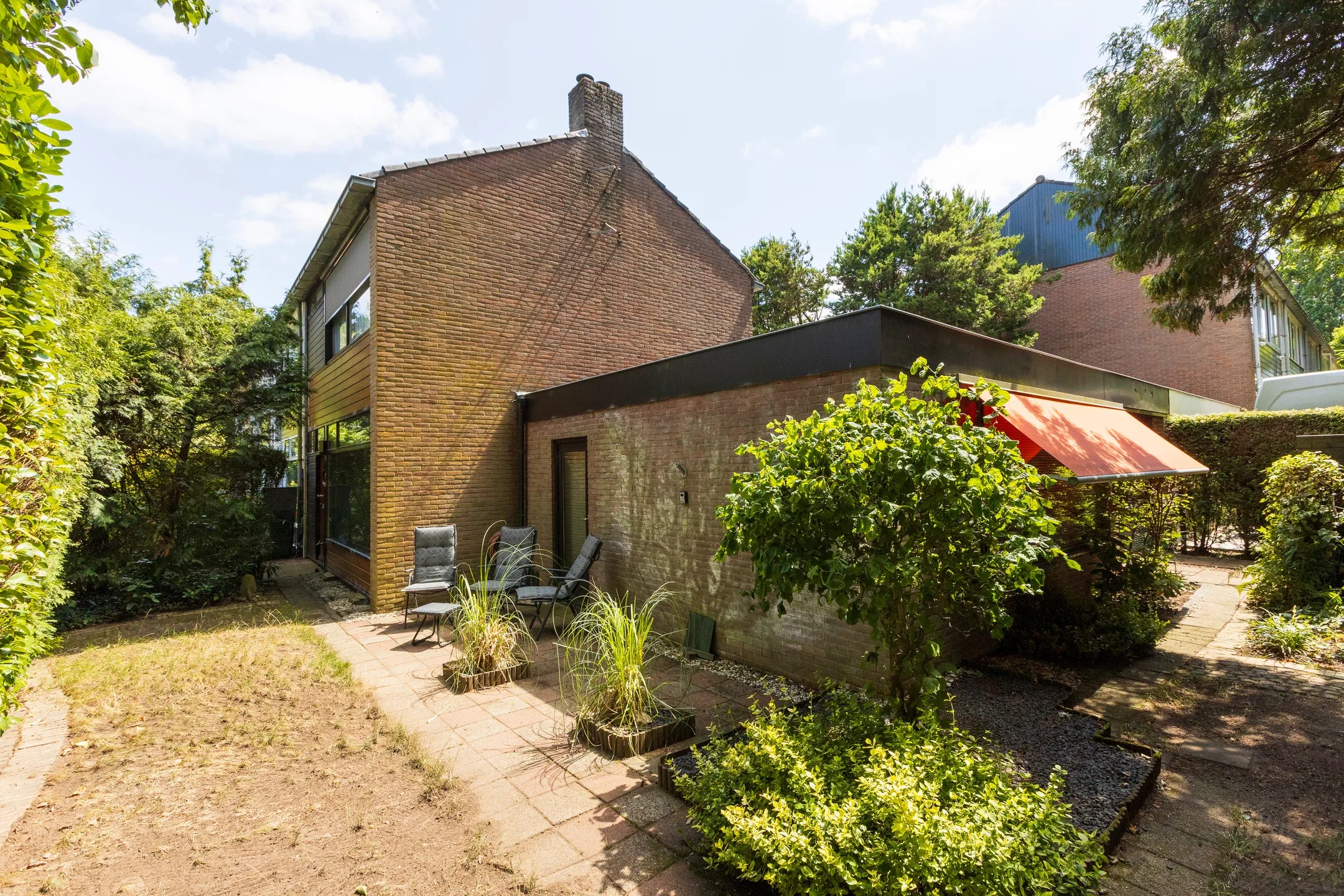 Hoekwoning Van Anrooylaan 12 in Ede