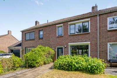 Eengezinswoning, tussenwoning Jupiterstraat 27 in Brunssum