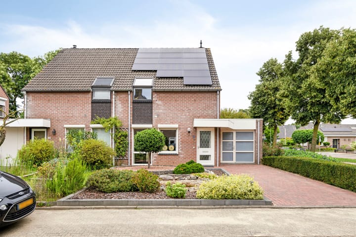 Eengezinswoning, 2-onder-1-kapwoning De Kurver 23 Grubbenvorst
