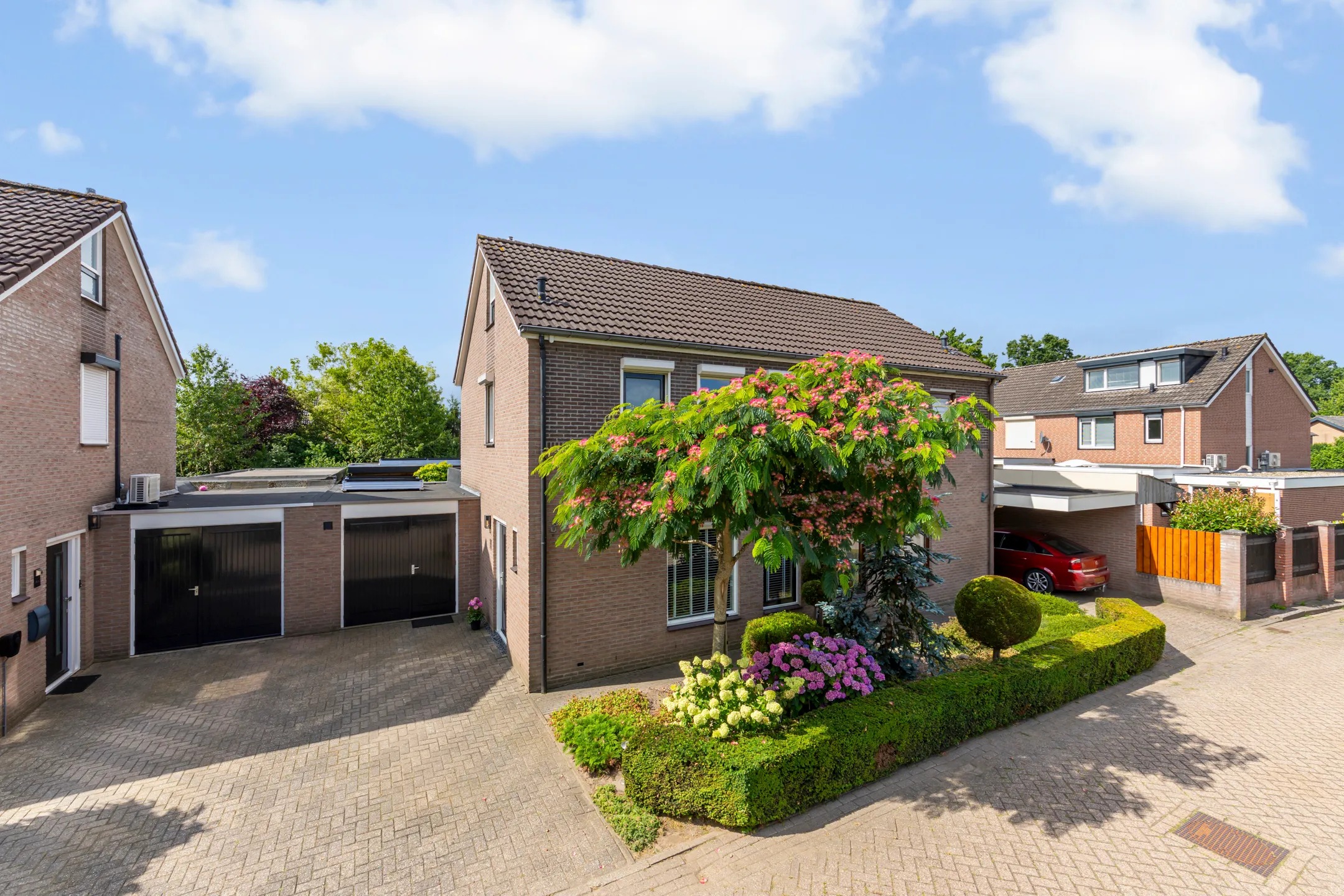 Geschakelde 2-onder-1-kapwoning Pater Gerritsenstraat 27 in Beek