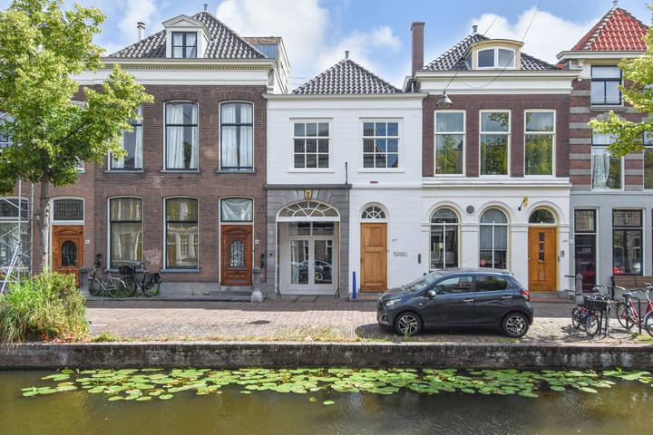 Grachtenpand, tussenwoning Voorstraat 92 Delft