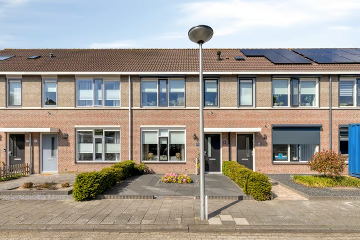 Tussenwoning De Heenplaat 8 in Made