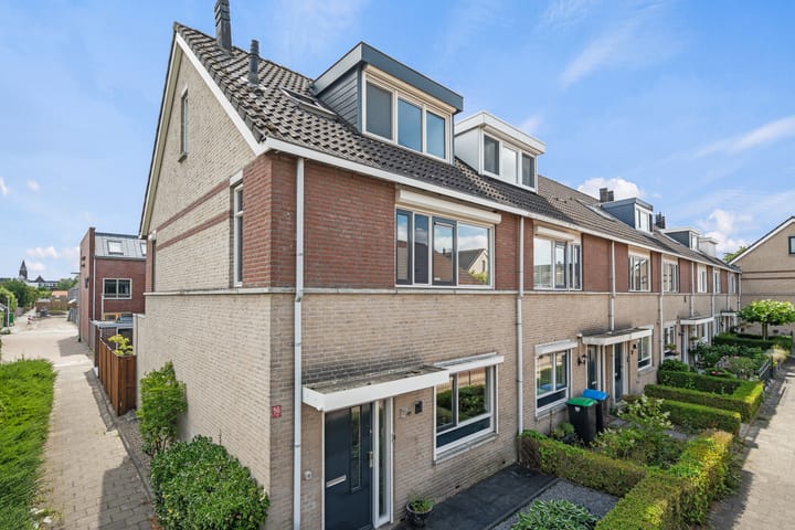 Eengezinswoning, eindwoning Van Hulststraat 43 Barendrecht