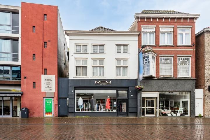 Halfvrijstaande woning Markt 53 in Roosendaal