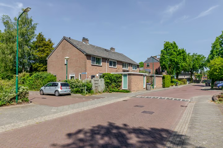 Hoekwoning Meutelaan 13 in Bilthoven