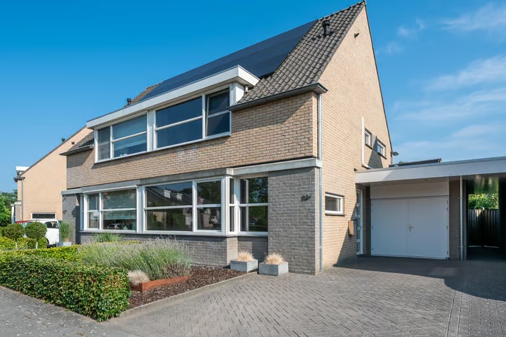 Geschakelde 2-onder-1-kapwoning de Ambachten 82 d in Heeze