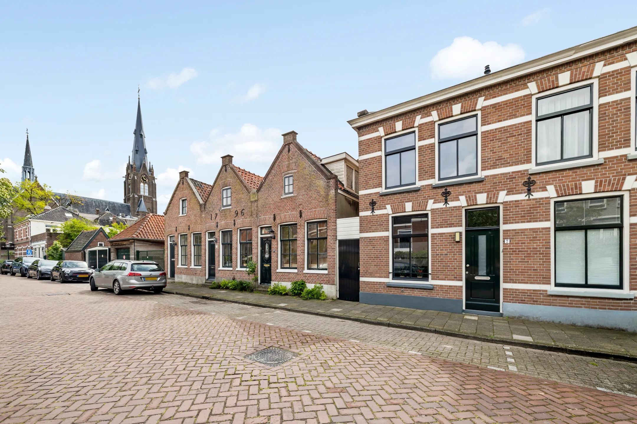 Hoekwoning Achterherengracht 7 in Weesp