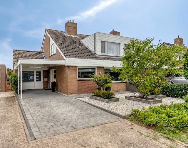 2-onder-1-kapwoning Pieter van Oldenborghlaan 17 in Willemstad