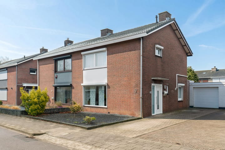 2-onder-1-kapwoning Stiftstraat 9 Landgraaf