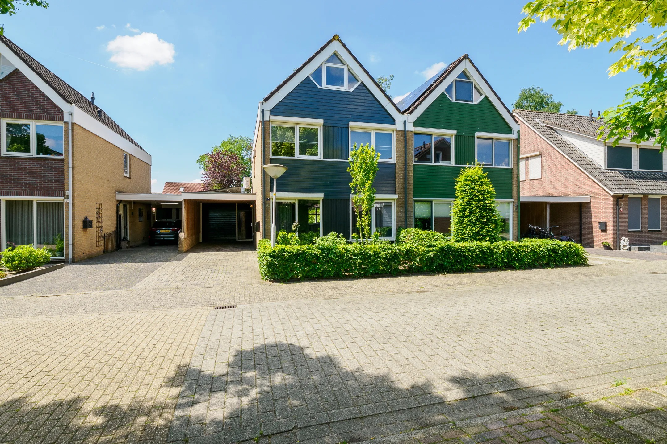 2-onder-1-kapwoning E. Nijen Twilhaarstraat 16 in Vriezenveen