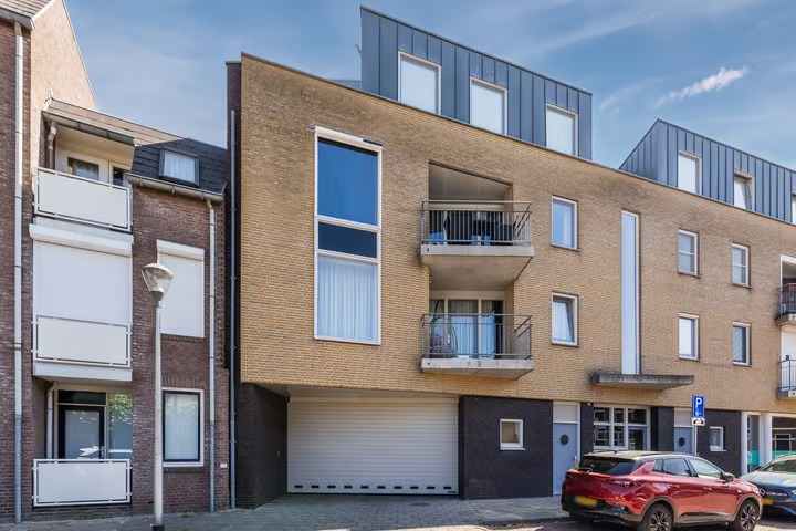 Portiekflat Kardinaal van Rossumstraat 76 in Tilburg