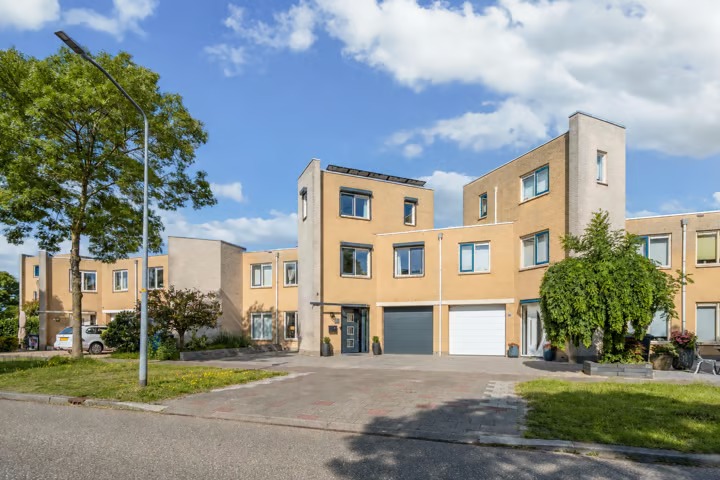 Geschakelde woning Annie M.G. Schmidtweg 22 in Almere
