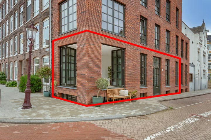 Dubbel benedenhuis Schiemanstraat 10 in Amsterdam
