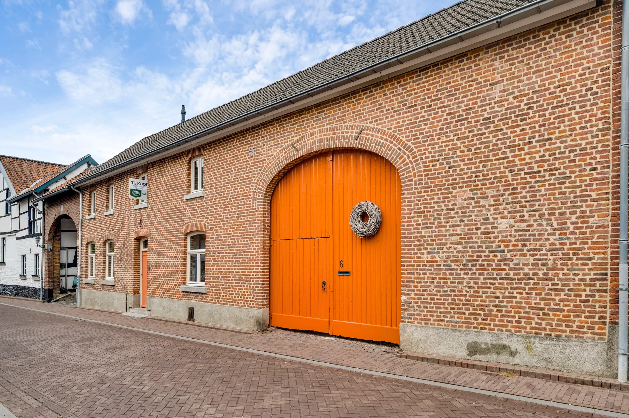 Geschakelde woning Dorpstraat 6 Sint Geertruid