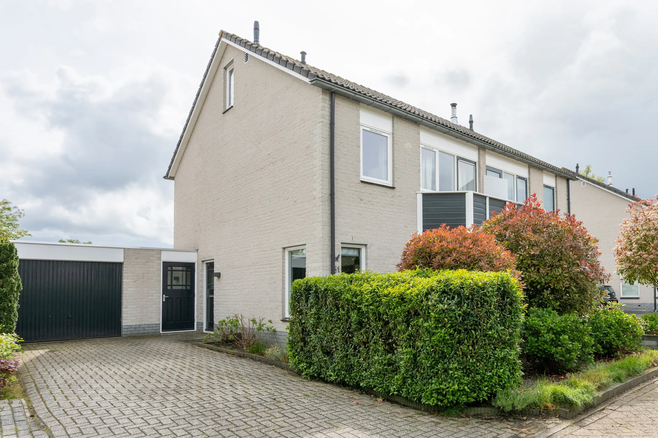 2-onder-1-kapwoning Alpenkraai 51 in Emmen