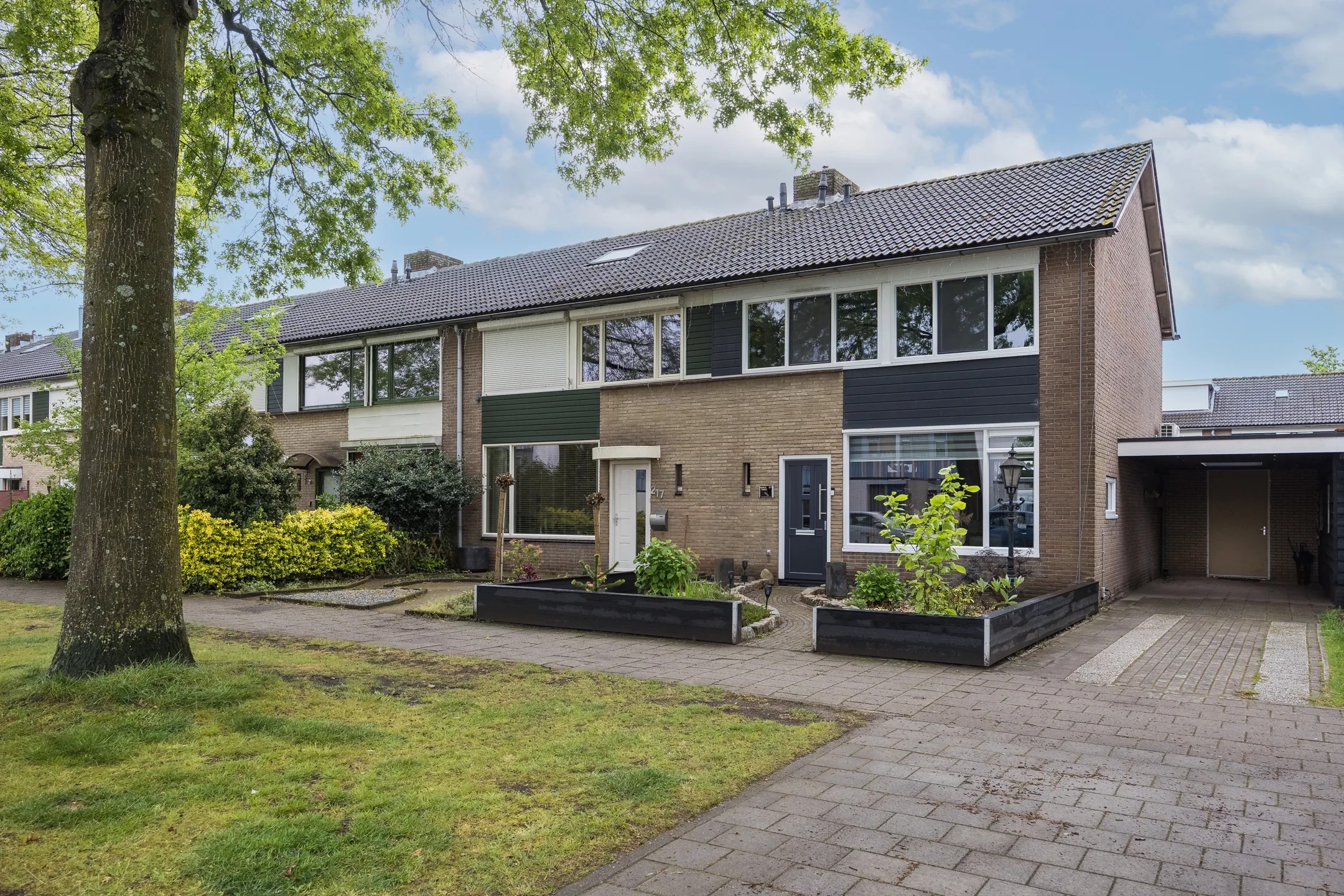 Hoekwoning Johanna van Burenlaan 219 in Oldenzaal