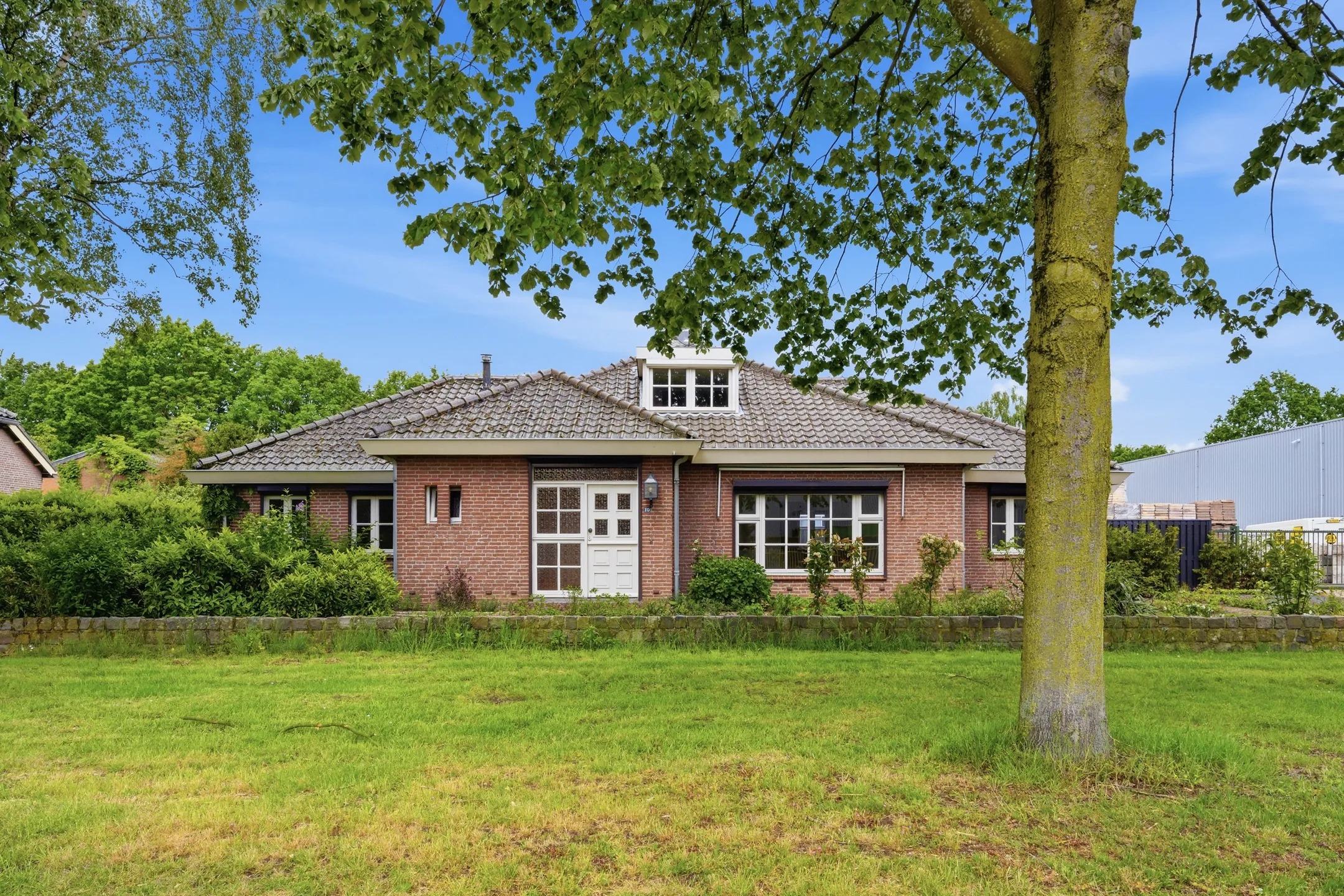 Vrijstaande woning (bedrijfs- of dienstwoning) Vijverlaan 20 in Wijchen