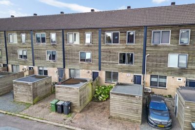 Eengezinswoning, tussenwoning Mezenveld 73 in Emmen