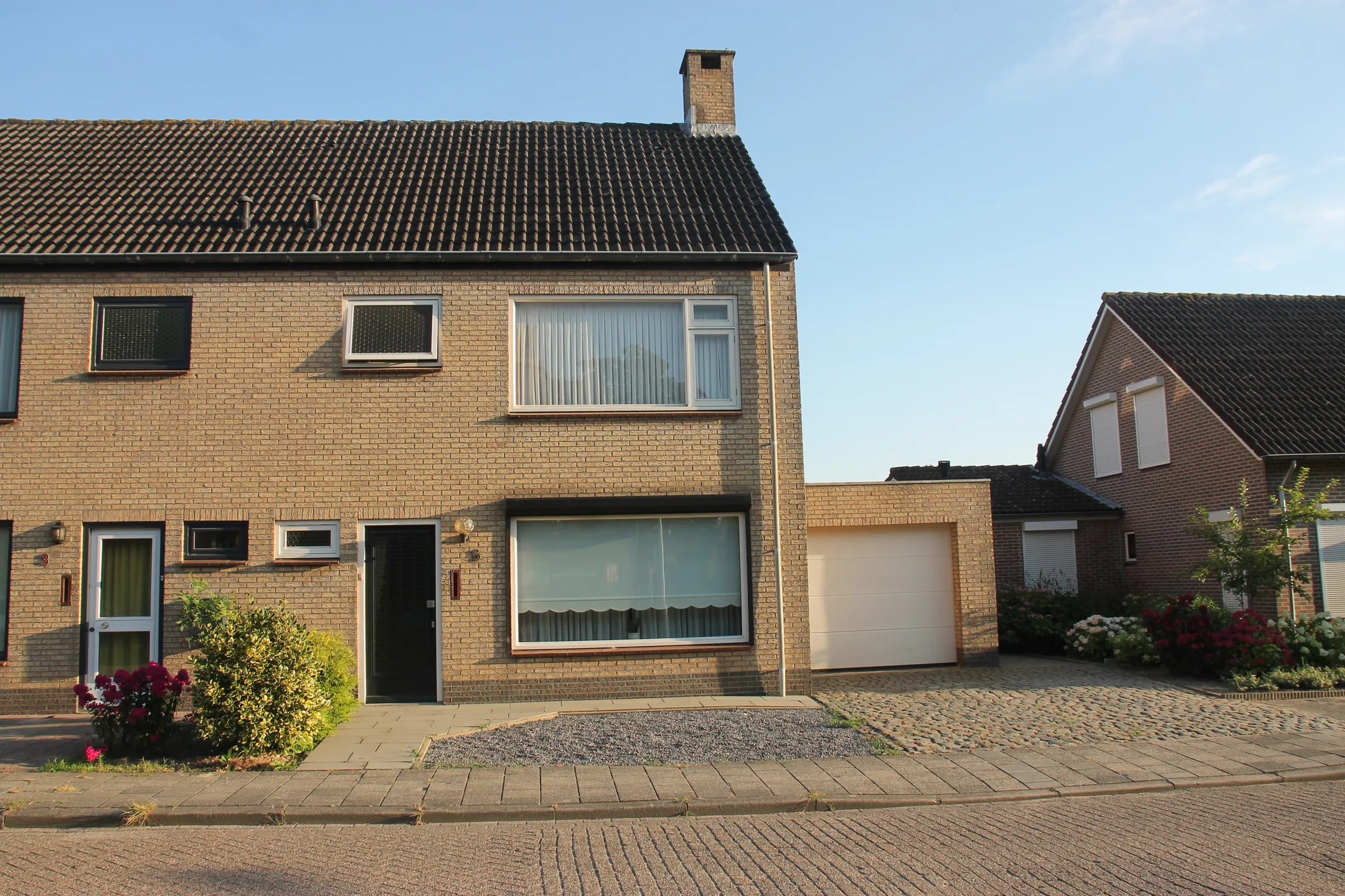 2-onder-1-kapwoning Esdoornstraat 5 in Vogelwaarde