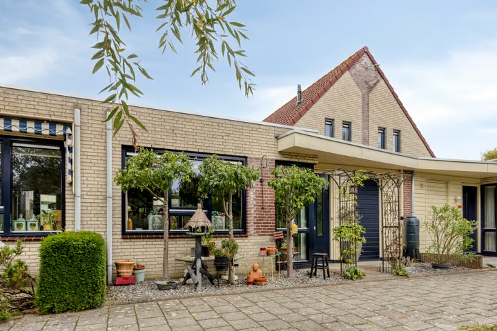 Tussenwoning (patiowoning) Hoogaarsstraat 2 g in Tholen